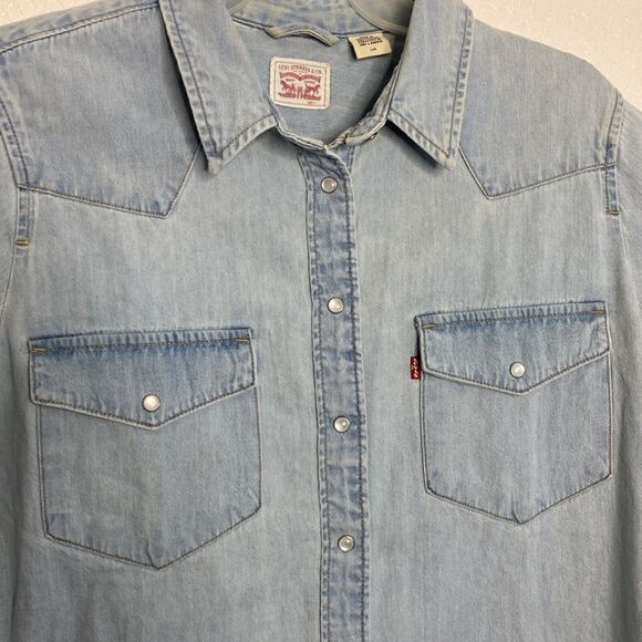 LEVI’S Women’s Pearl Snap Button Light Wash Western Shirt Size L - Picture 2 of 10
